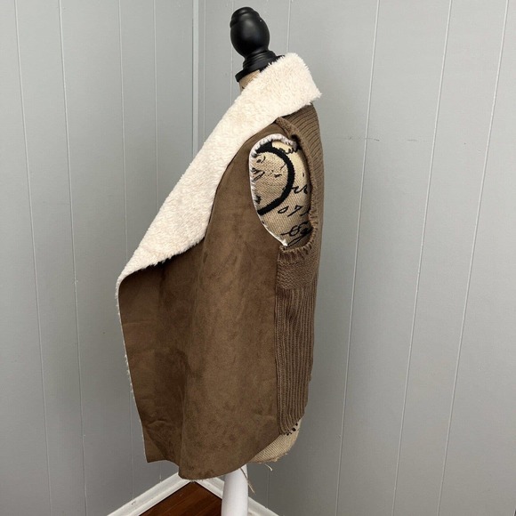 NEW Chelsea & Theodore Womens Faux‎ Suede And Fur Tan Vest Sweater Size Medium - Picture 2 of 8